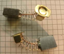 Uhlíky HECHT 6,2x10,9x12,5mm